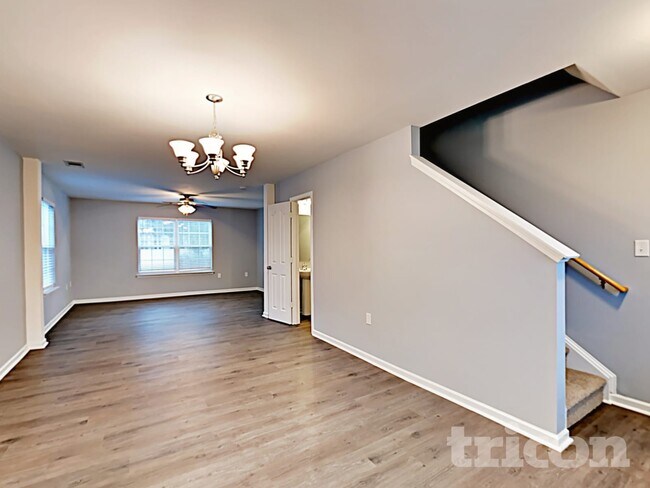 Photo - 311 Lind Point Ln