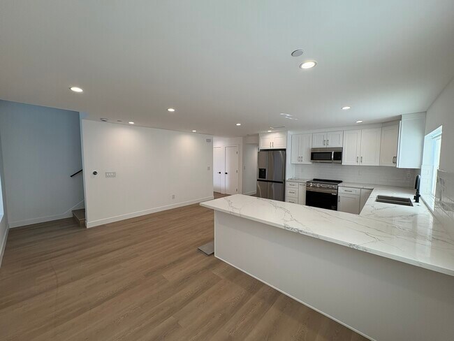 Photo - 14165 Calvert St