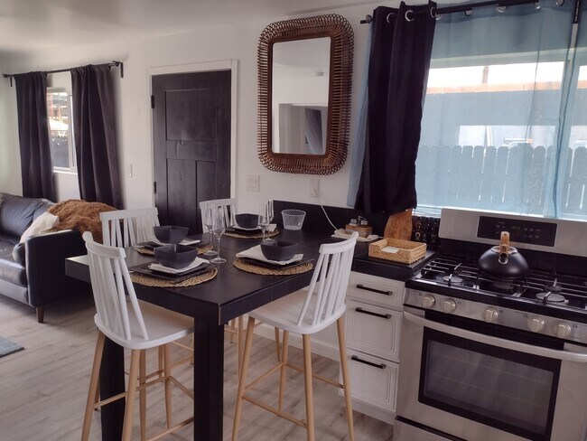 Photo - 2141 W Madison St