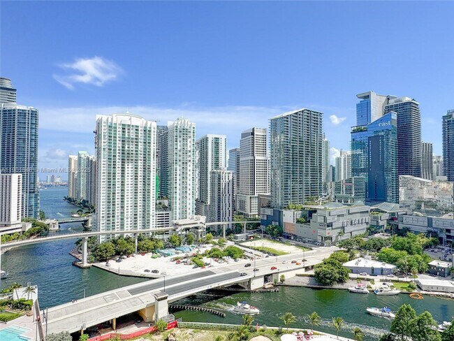 Photo - 90 SW 3rd St Unidad 2401