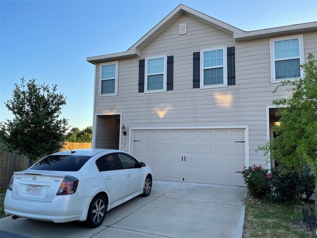 Building Photo - 112 Blue Crest Ln