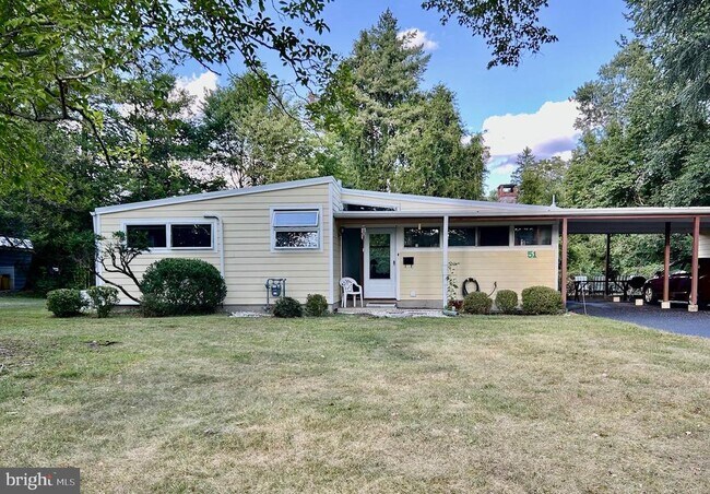 Photo - 51 Clover Ln House