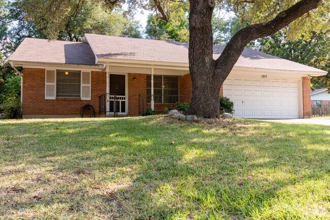 Building Photo - Great Home-Huge Yard!!!