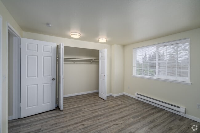 2BR, 2BA - 950SF - Bedroom
