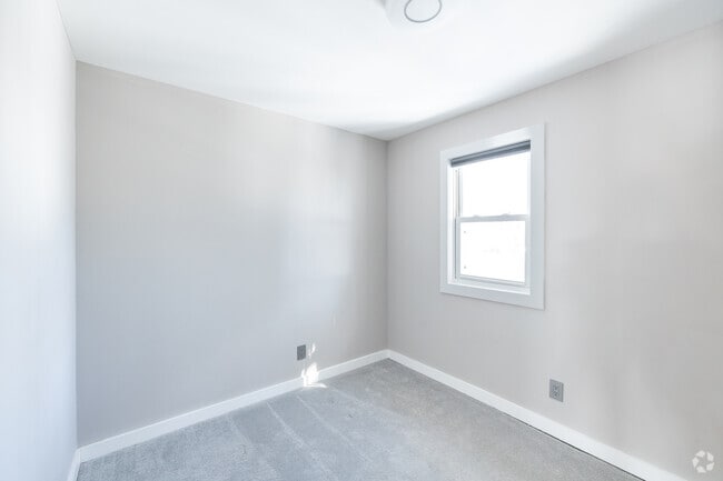 2BR, 1BA - 850SF - Bedroom