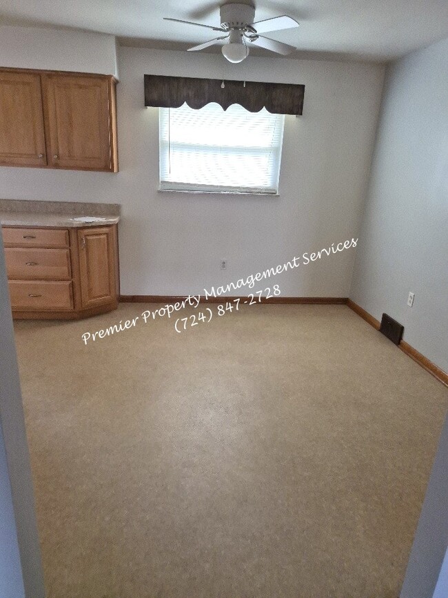 Photo - 990 Clearview Dr