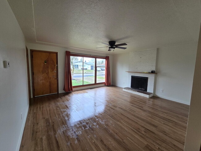 Photo - 11824 NE Stanton St