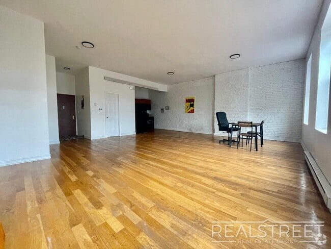 Building Photo - BROADWAY Rental
