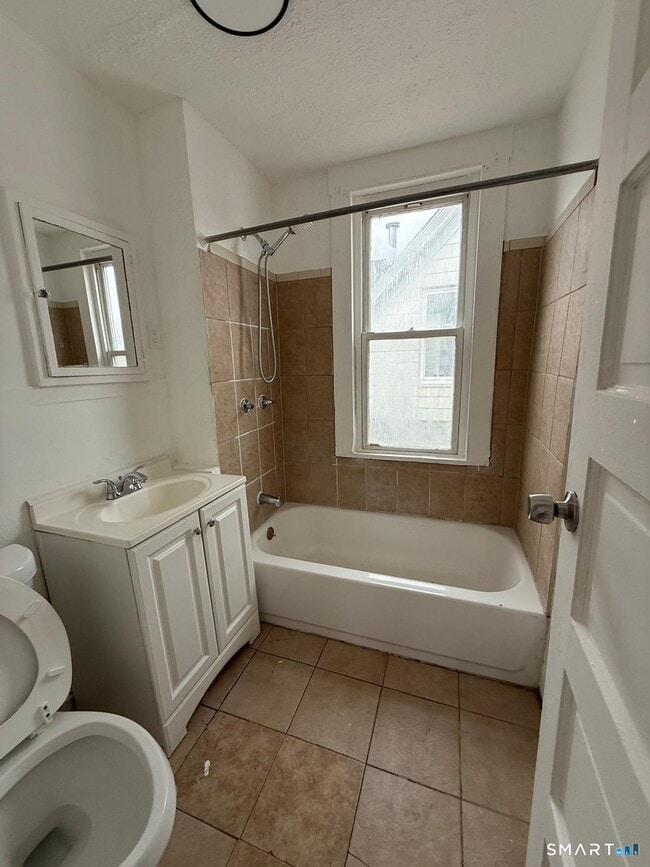 Photo - 177 Read St Unit 3