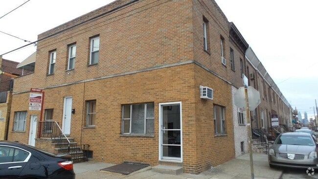 Building Photo - 2550 S Bancroft St Unit 2nd Flr Rental