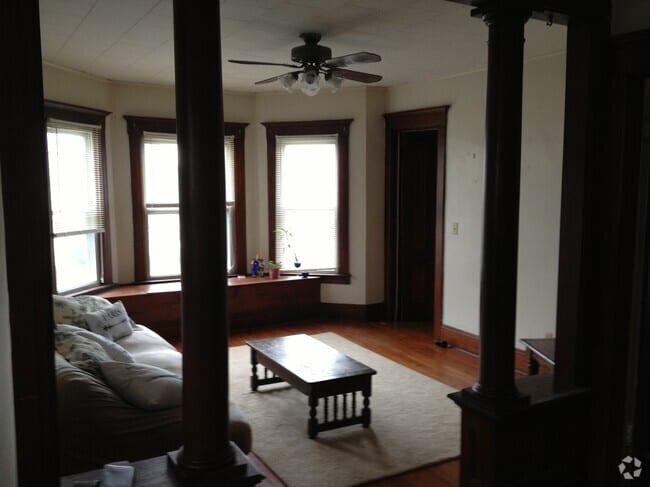 Building Photo - 221 Ulster St Unit 2 Rental
