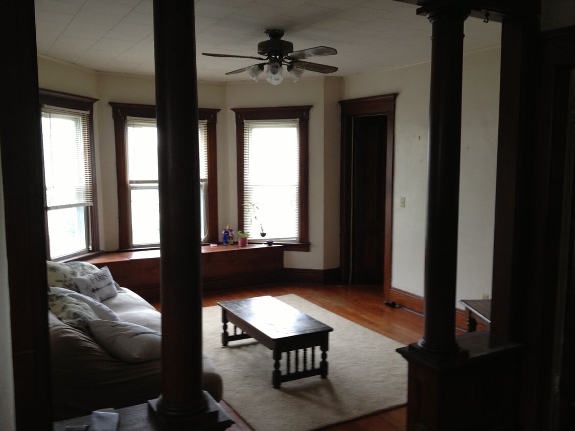 livroom - 221 Ulster St (Syracuse, NY)