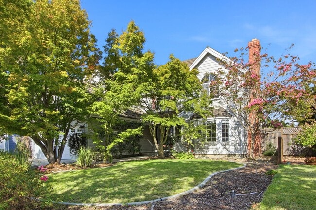 Building Photo - 749 Glenborough Dr