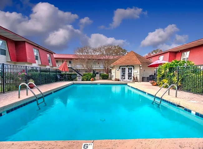 Chateau Tourraine Apartments