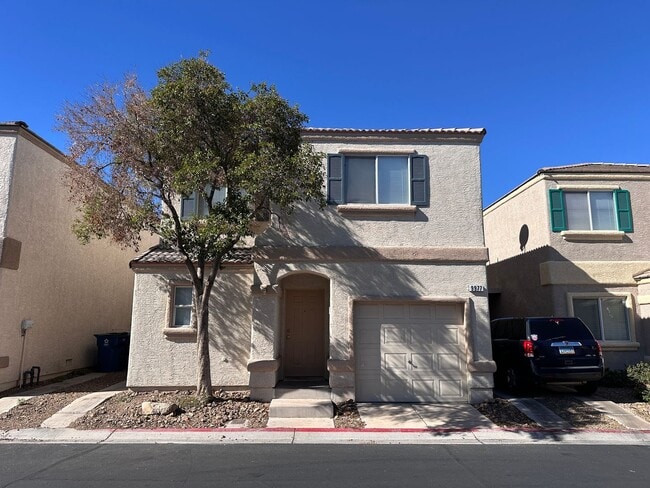 Building Photo - 3 bed house with new laminate flooring and...