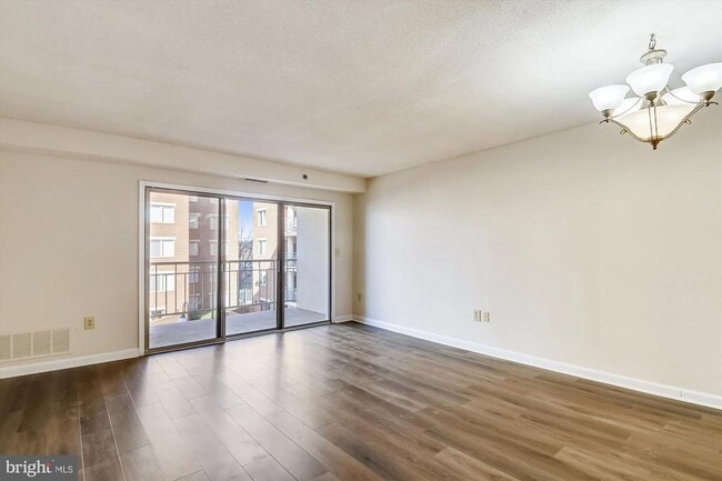 Photo - 610 N West St Unit 305