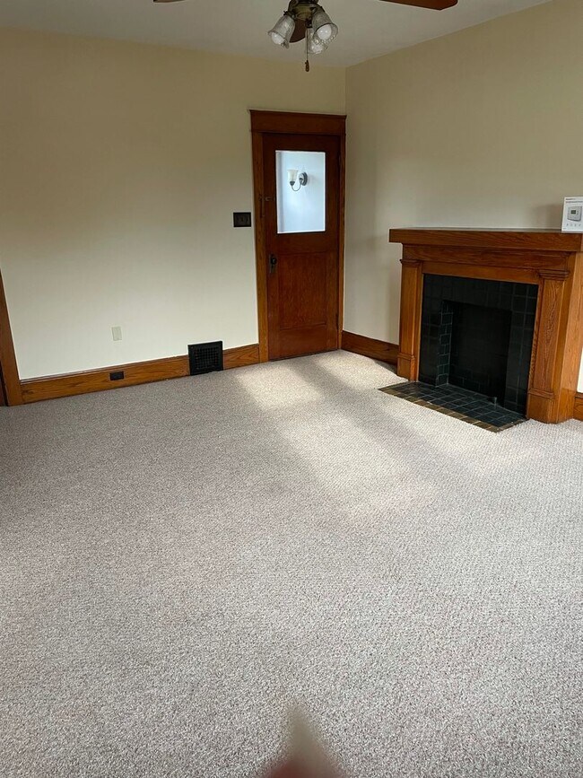 Photo - 846 E 30th St Unidad 846 E 30th St - 2nd Floor