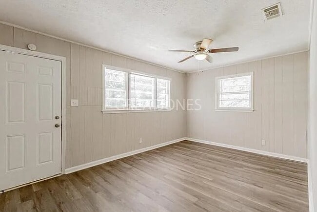 Photo - 928 Perry Dr