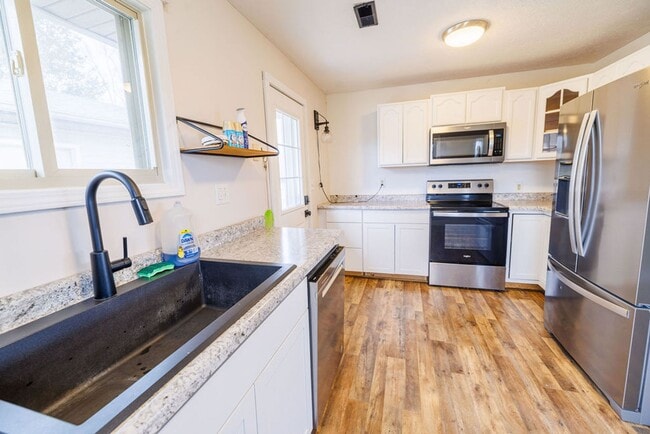 Photo - Quiet 3 Bedroom Home with Detached Garage