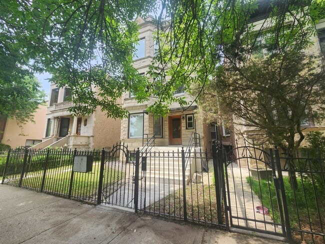 Building Photo - 1412 N Kedzie Ave Rental