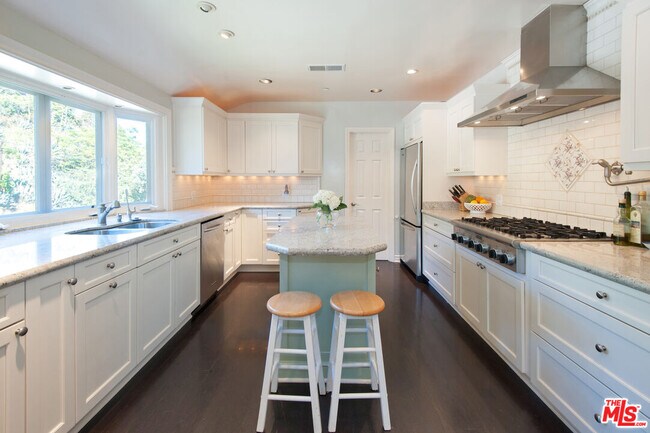 Photo - 7120 Pacific View Dr