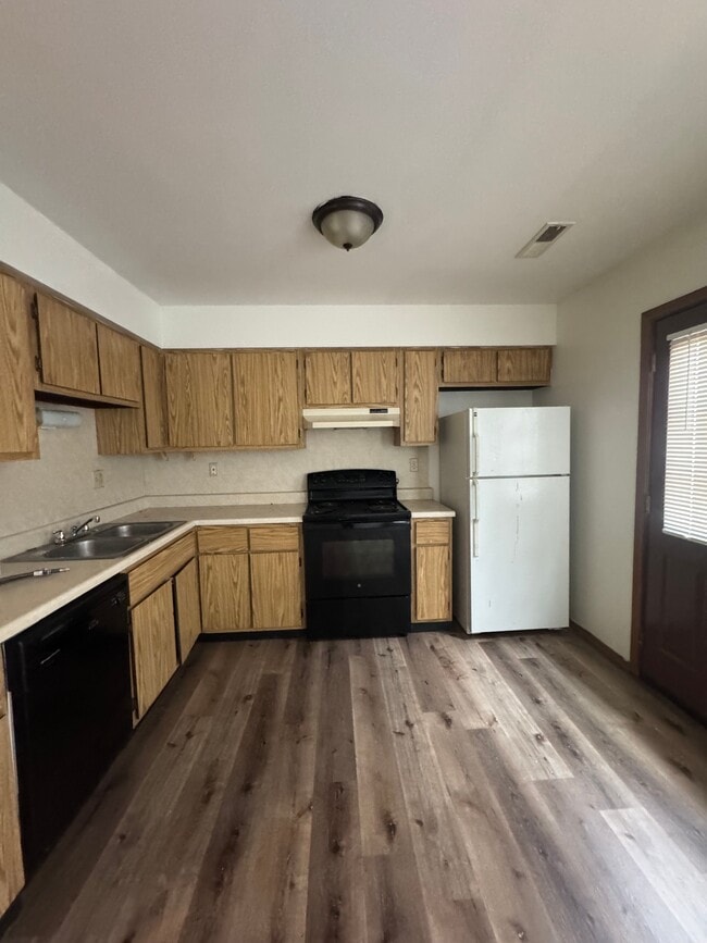 1210 W Main St