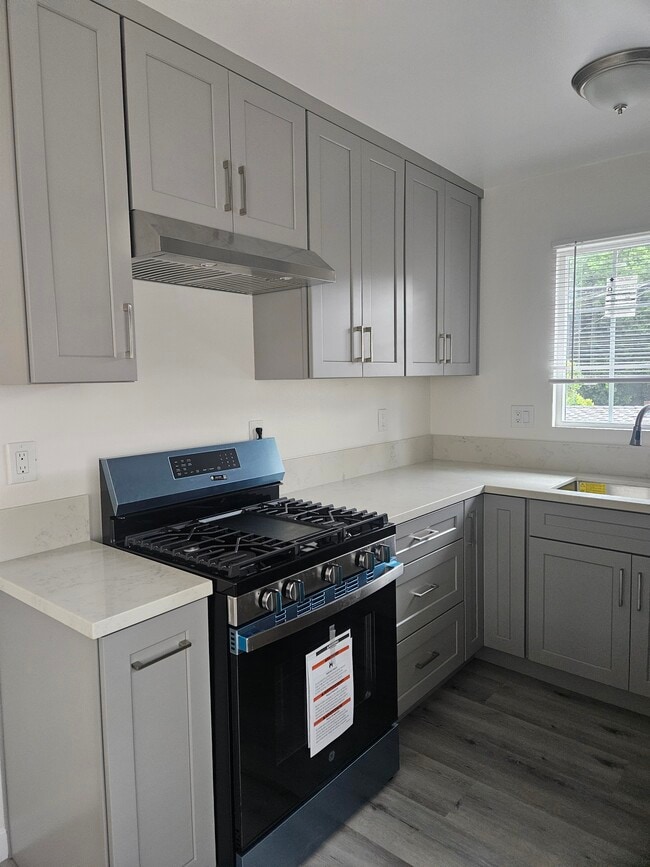 Photo - 11954 Moorpark St