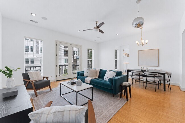 Photo - 1121 Moy St
