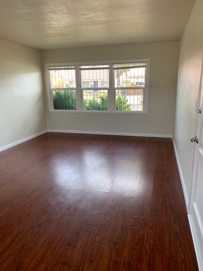 Living room - 3311 W 78th St Unit 1