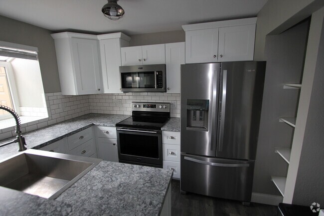 Building Photo - 6613 Warbler Ln Rental