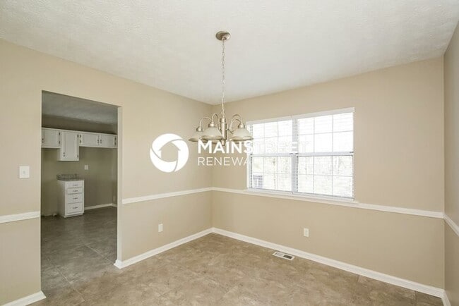Photo - 3 Bedroom Pet-Friendly Home in Lithia Springs, GA with Main Street Renewal