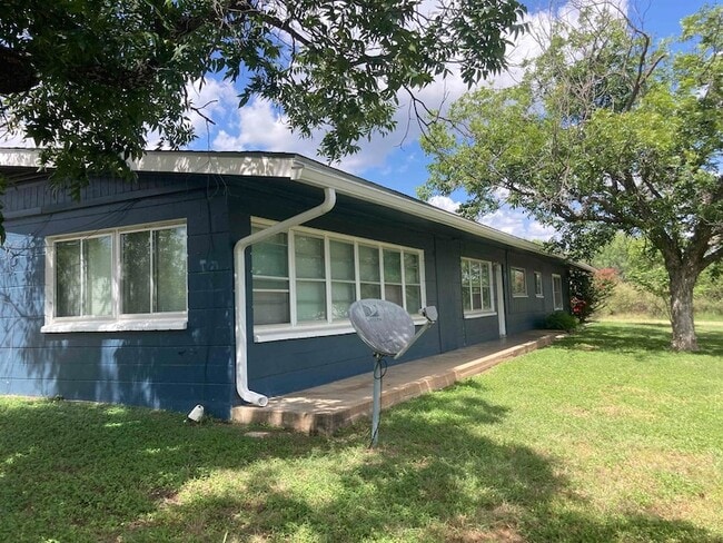 Building Photo - 1635 River Oaks Dr Rental