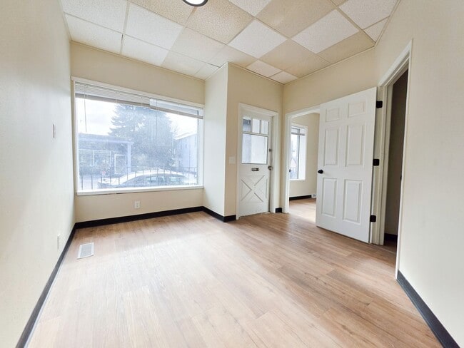 Photo - 135 E Main St Unidad Lower