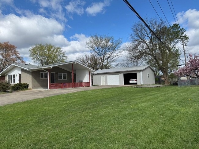 Photo - 663 Redwood Dr