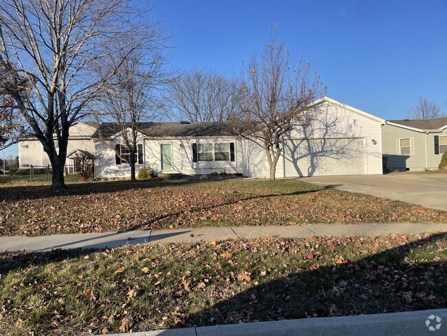 Newly updated and freshly painted. House is a single-story ranch so all three bedrooms are on the sa - 502 SE Aster Ct Rental