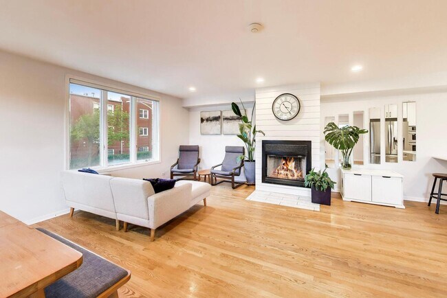 Photo - 2810 N Wolcott Ave
