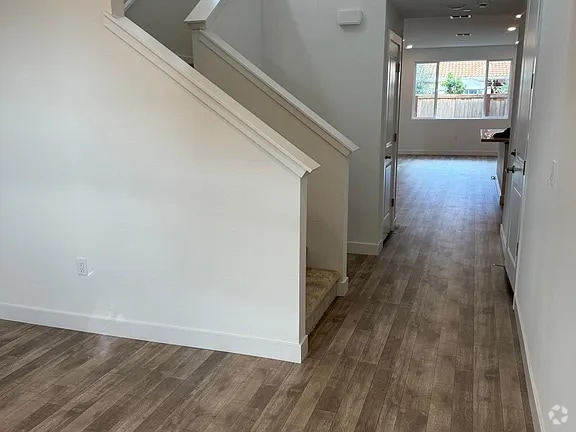 Building Photo - 454 Avendale Dr Rental