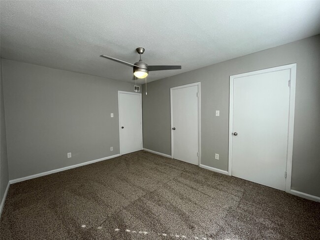 Building Photo - 9075 Gaylord Dr Unit 53