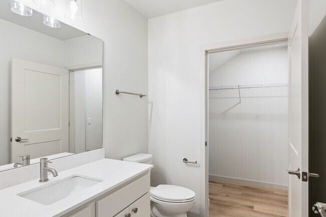 3BR, 3BA - 1,769SF - Bathroom