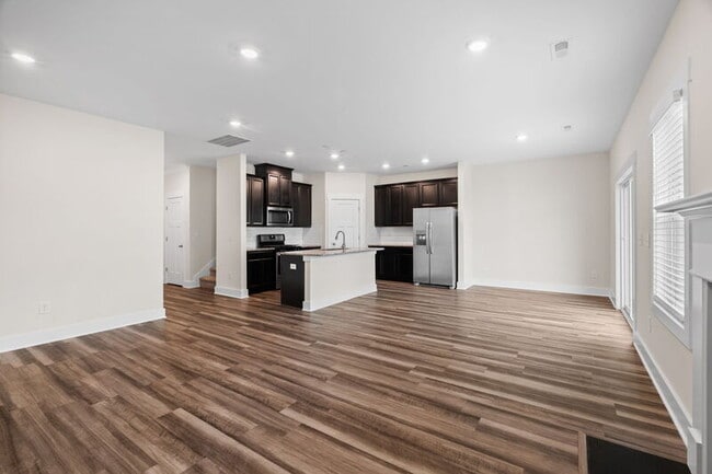 Photo - 216 Pewter Cir