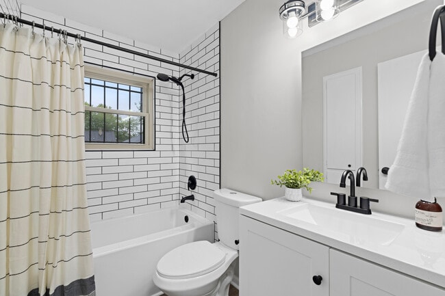 Photo - 986 Loretta Ave