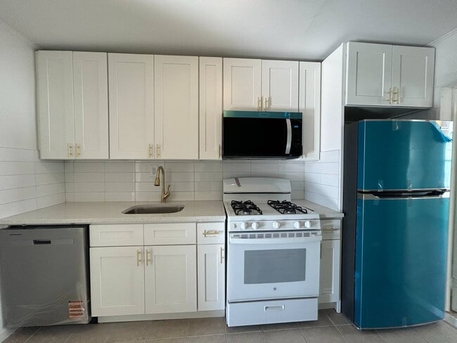 Photo - 681 Rhinelander Ave