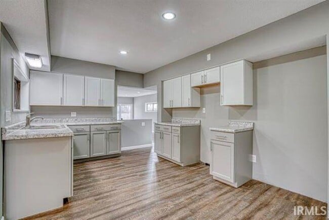 Photo - 1342 W Dupont Rd