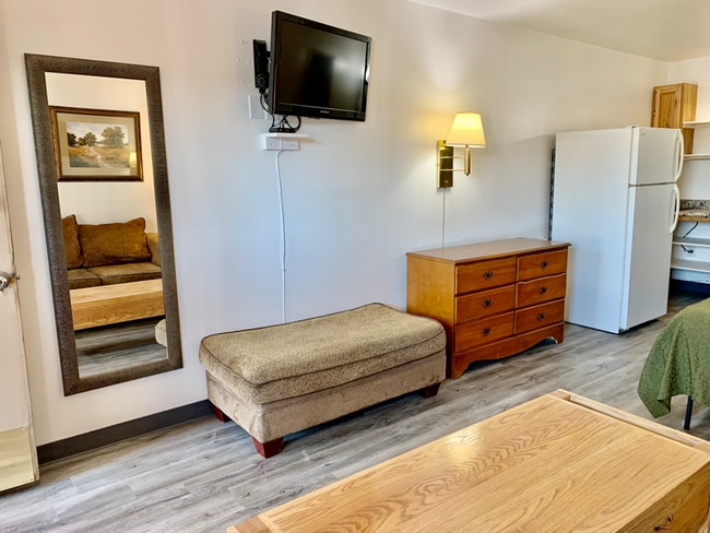 Photo - 102 N Maple Ave