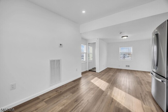 Photo - 724 E Scott Ave