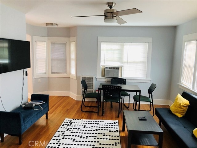 Photo - 3925 E 3rd St