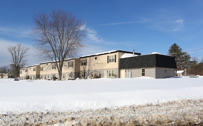 Front of Building - Colonial Square Apartments