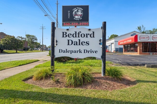 Building Photo - 215 Dalepark Dr Unit #5 Rental