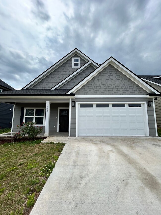 Building Photo - Beautiful New Build 3 Bed, 2.5 Bath, 2 Car Garage - Community Pool & Walking Trail!