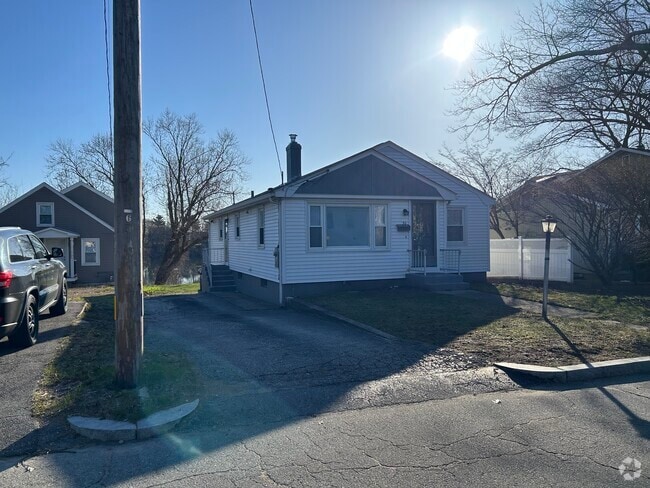 Building Photo - 50 Lakeview Dr Rental